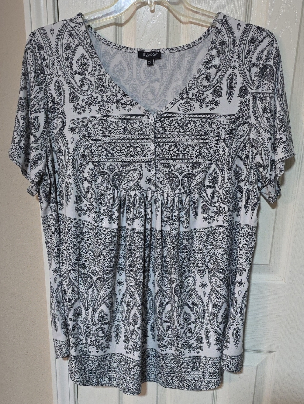 U. Vomade Women's 3X Plus White Black Paisley Knit T-Shirt Button. Ptp 29+✅️